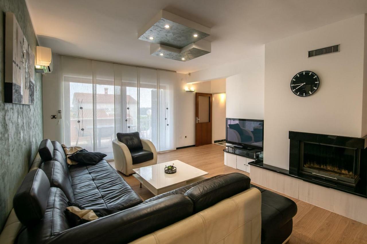 Cave Romane Apartment With Private Pool And Sea View Винкуран Екстериор снимка