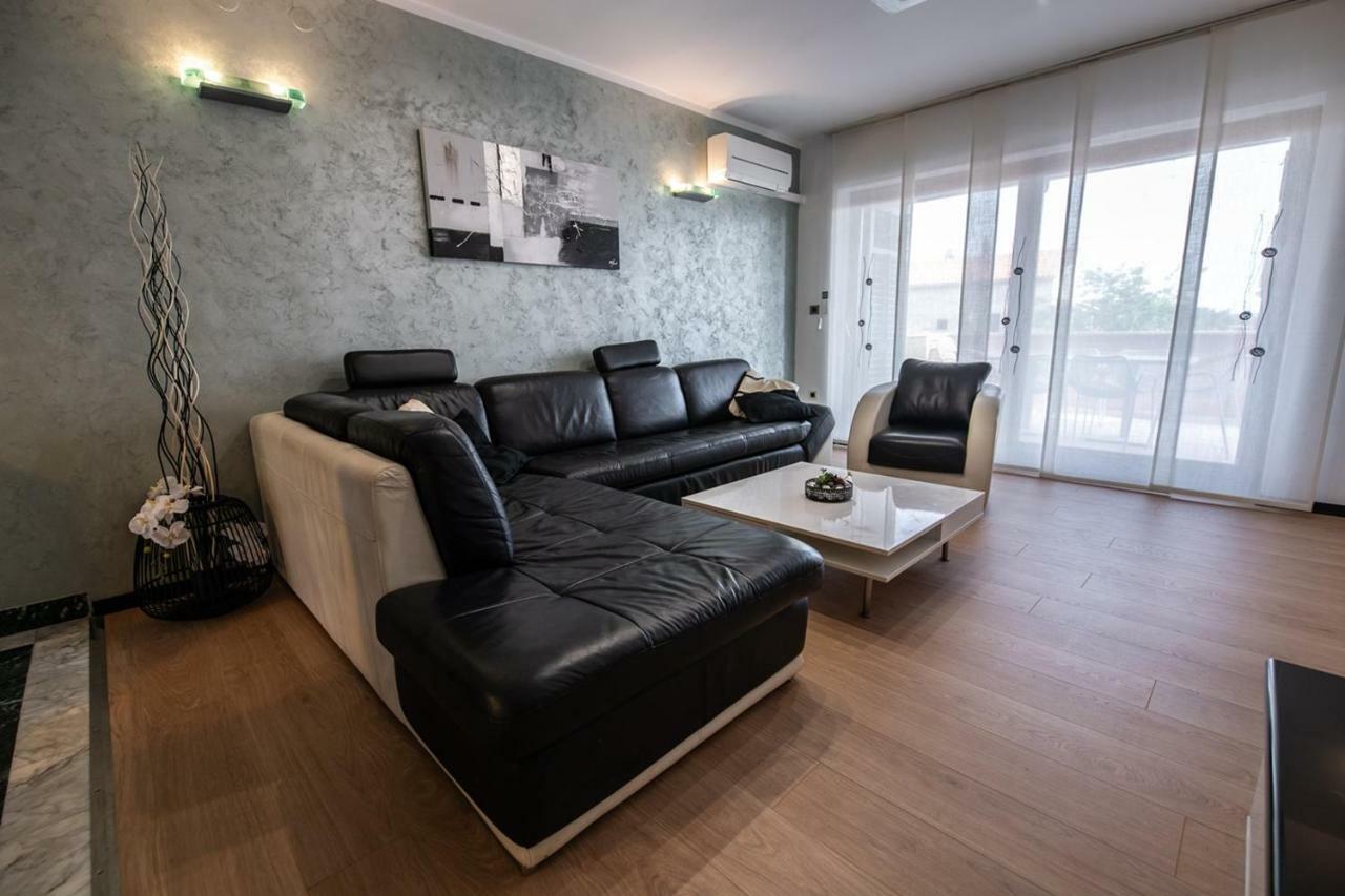 Cave Romane Apartment With Private Pool And Sea View Винкуран Екстериор снимка