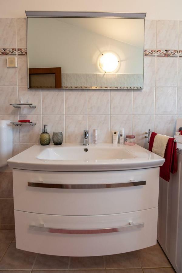 Cave Romane Apartment With Private Pool And Sea View Винкуран Екстериор снимка