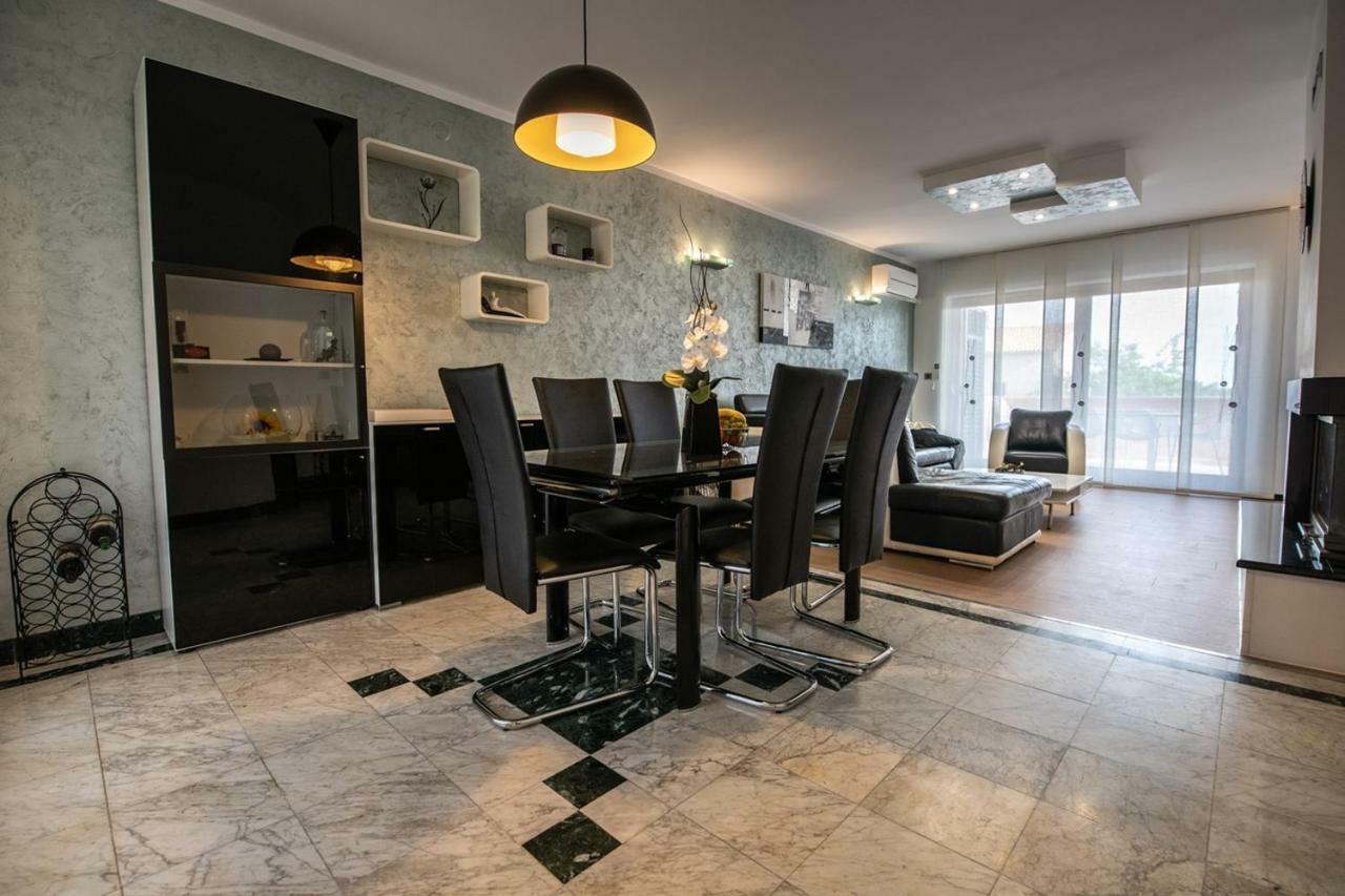 Cave Romane Apartment With Private Pool And Sea View Винкуран Екстериор снимка